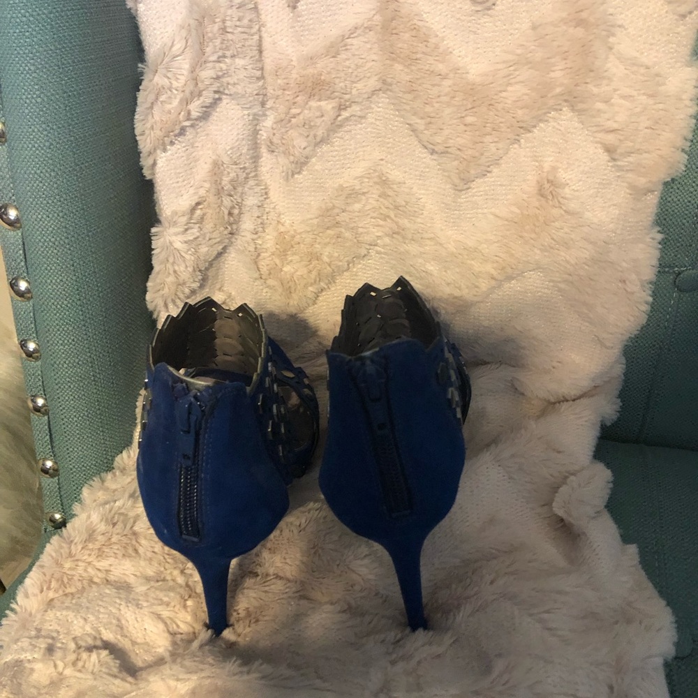 Shoes - Picture 2 of 4